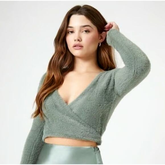 Forever 21 NWT Cropped Sweater-Knit Wrap Top Green Fuzzy Cardigan Sz L - Picture 1 of 12